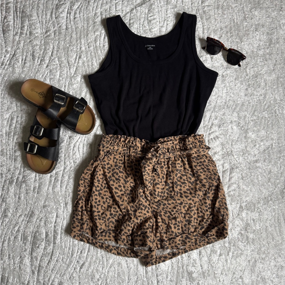 EUC!💕Aerie Tan and Black Leopard Shorts